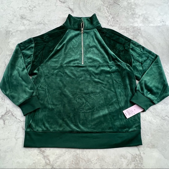 wild fable Tops - Wild Fable Green Velour‎ 1/2 Zip Sweatshirt Size Medium M